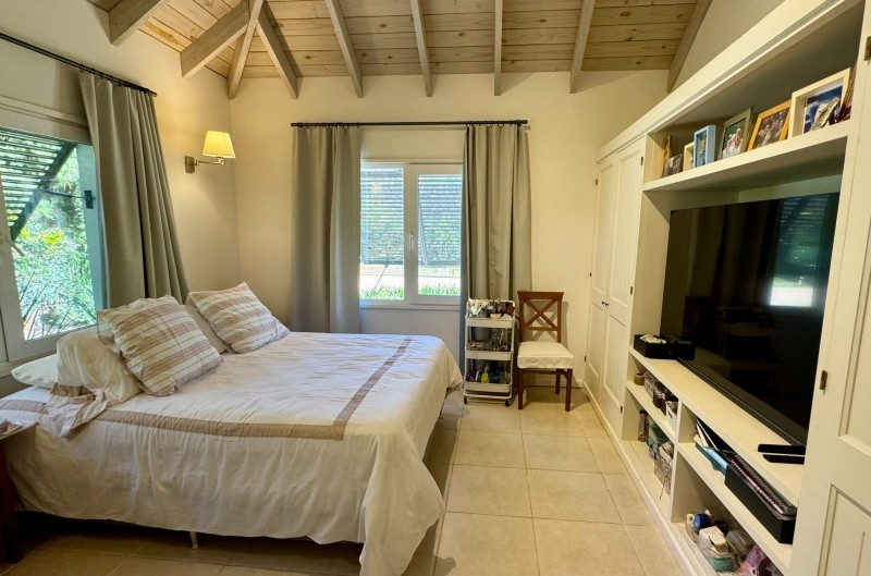 Casa en venta y alquiler en Laguna Blanca con piscina